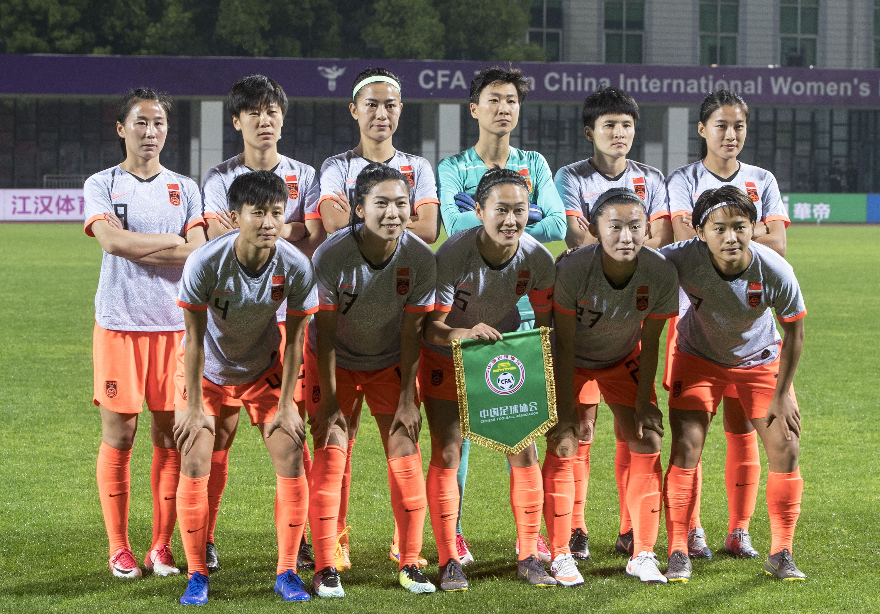 关于中国女足球员表现出色,展现出团队凝聚力的信息 关于中国女足球员表现出色,展现出团队凝聚力的信息