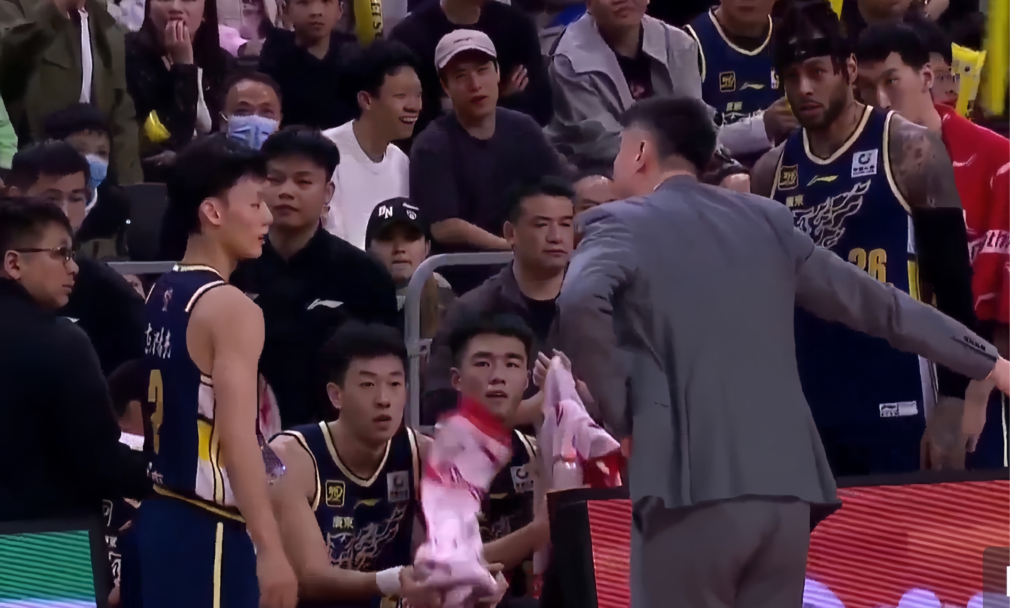 乐鱼体育网页版登录入口-广州男篮战胜对手，取得胜利