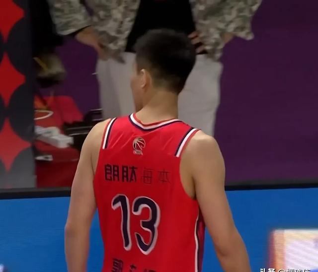 广州男篮战胜对手,取得胜利 广州男篮战胜对手,取得胜利