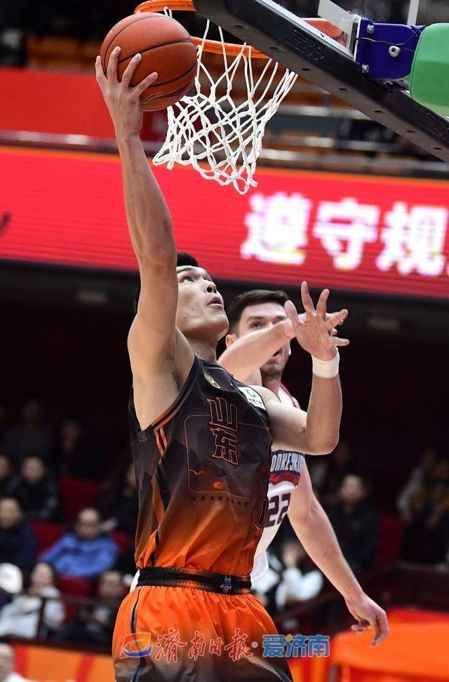 山东男篮再次在比赛中战胜对手