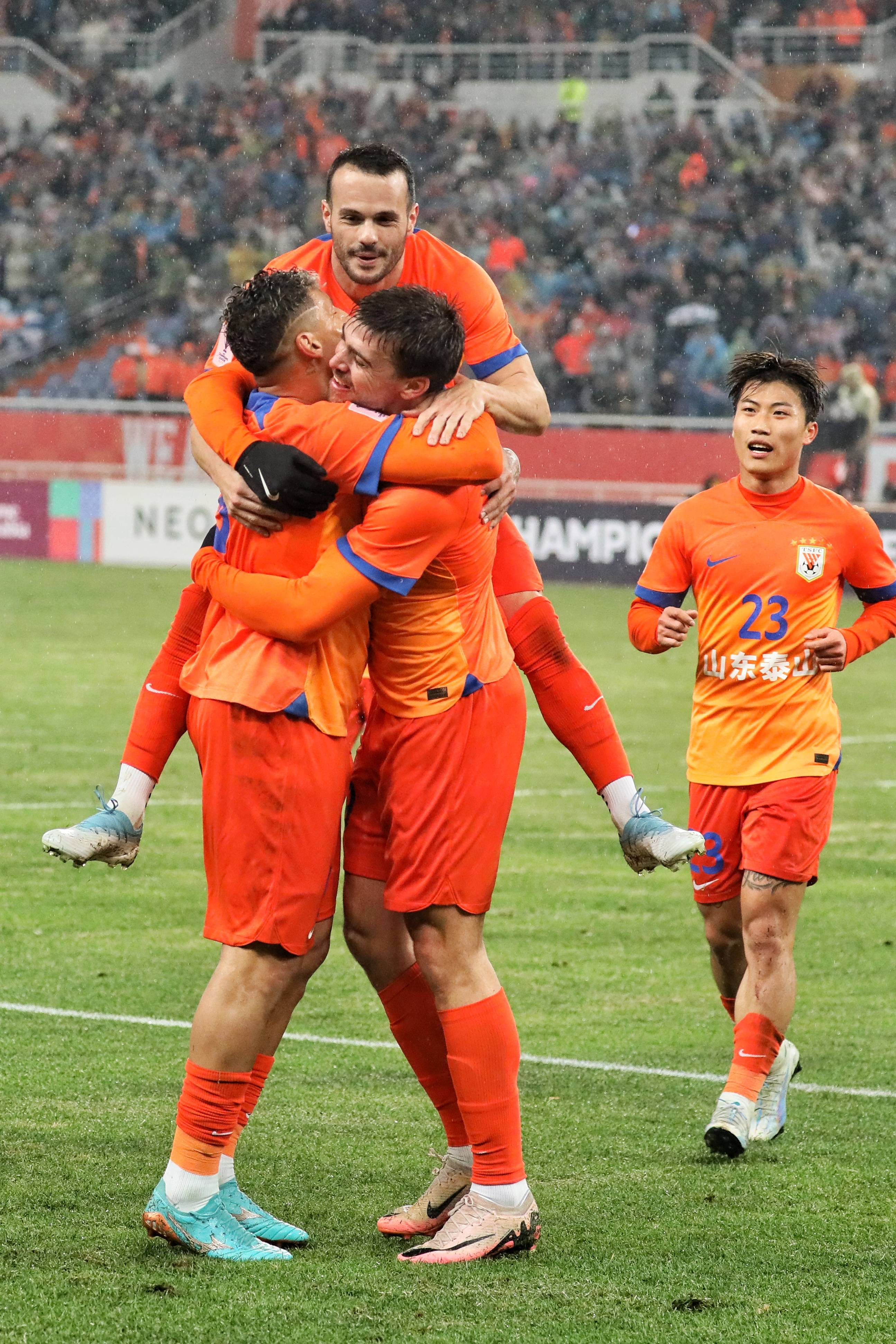 东亚球队成功挺进淘汰赛,有望夺冠 东亚球队成功挺进淘汰赛,有望夺冠