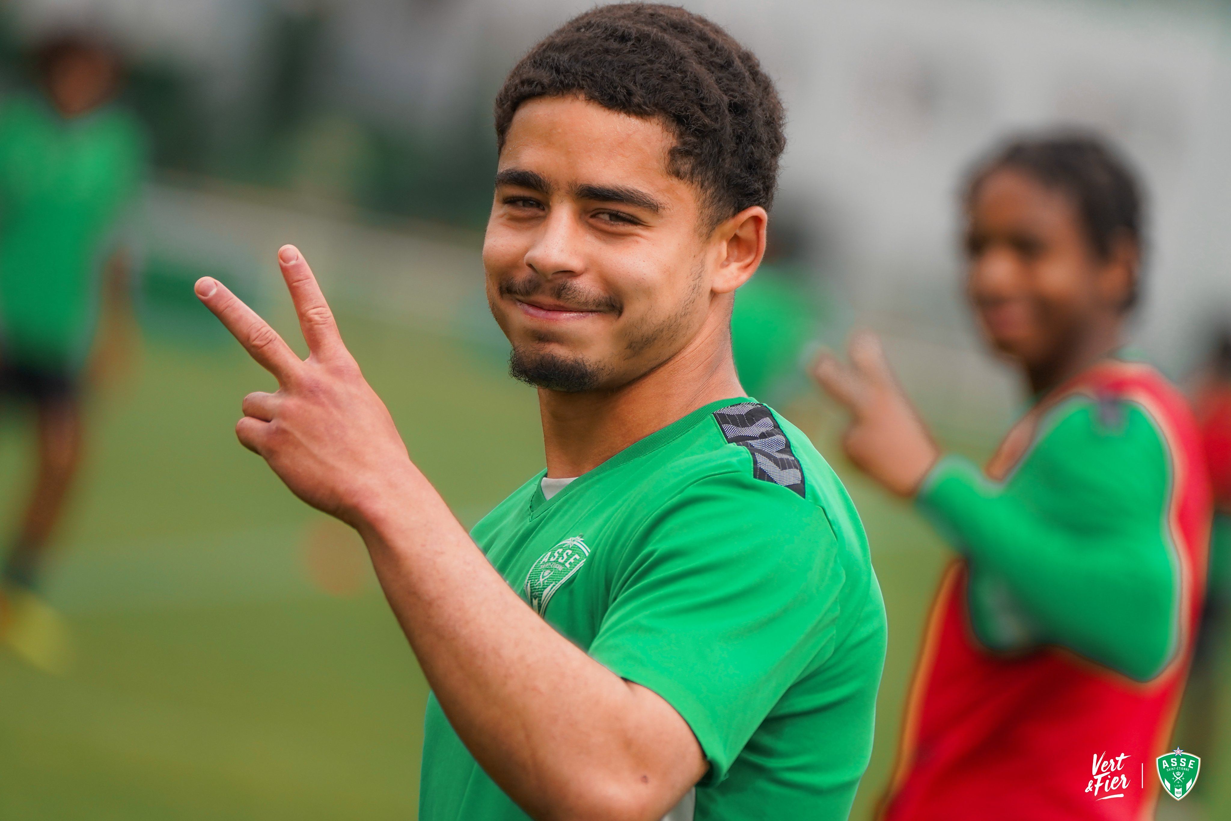 乐鱼体育官方-圣埃蒂安队在法国足球比赛中闪耀