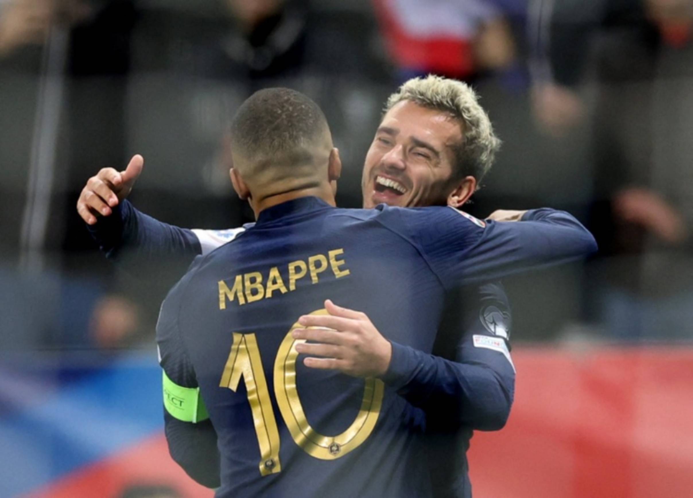 圣埃蒂安队在法国足球比赛中闪耀 圣埃蒂安队在法国足球比赛中闪耀