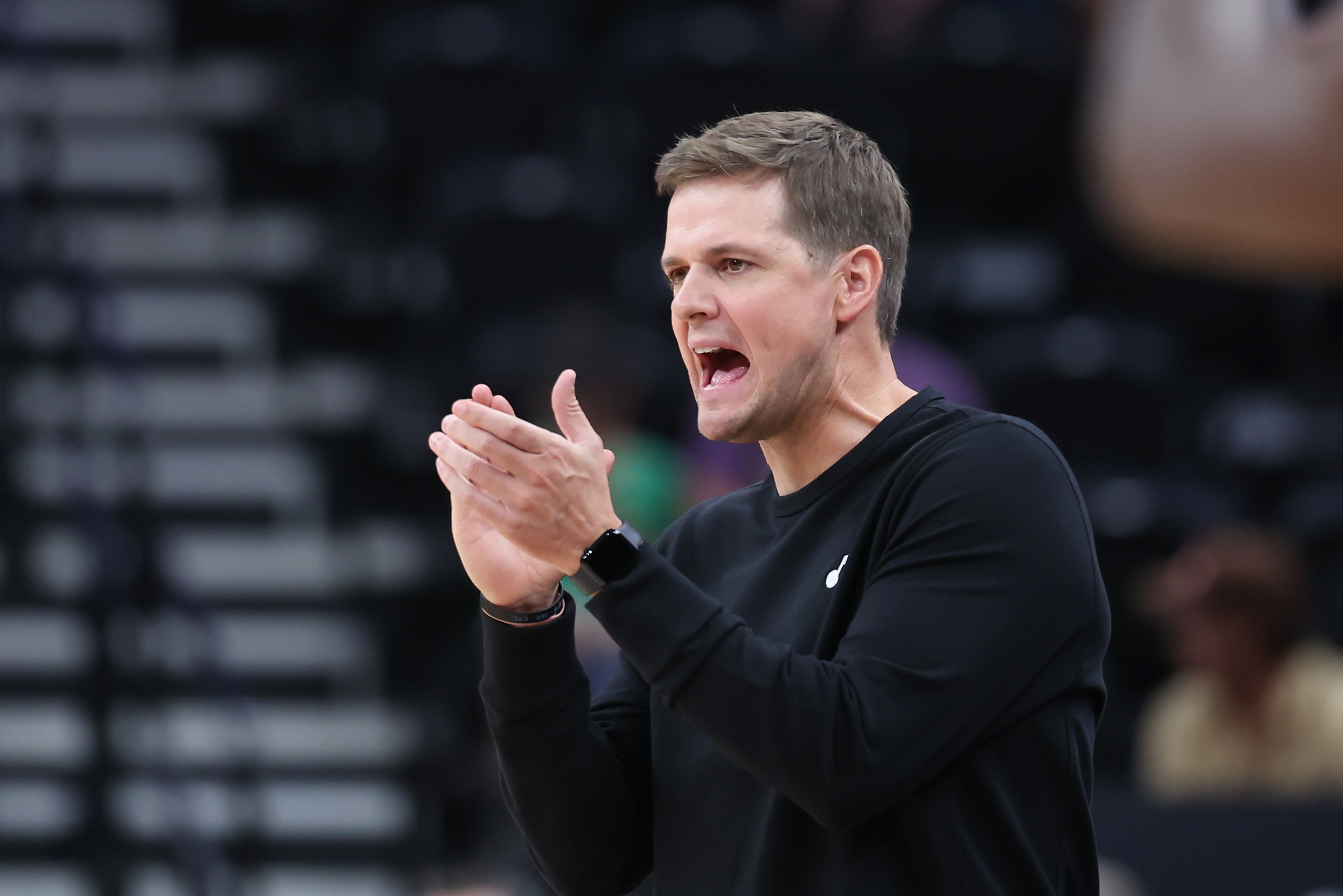 乐鱼体育网页版-爵士队获得季后赛资格，球迷欢呼雀跃的简单介绍