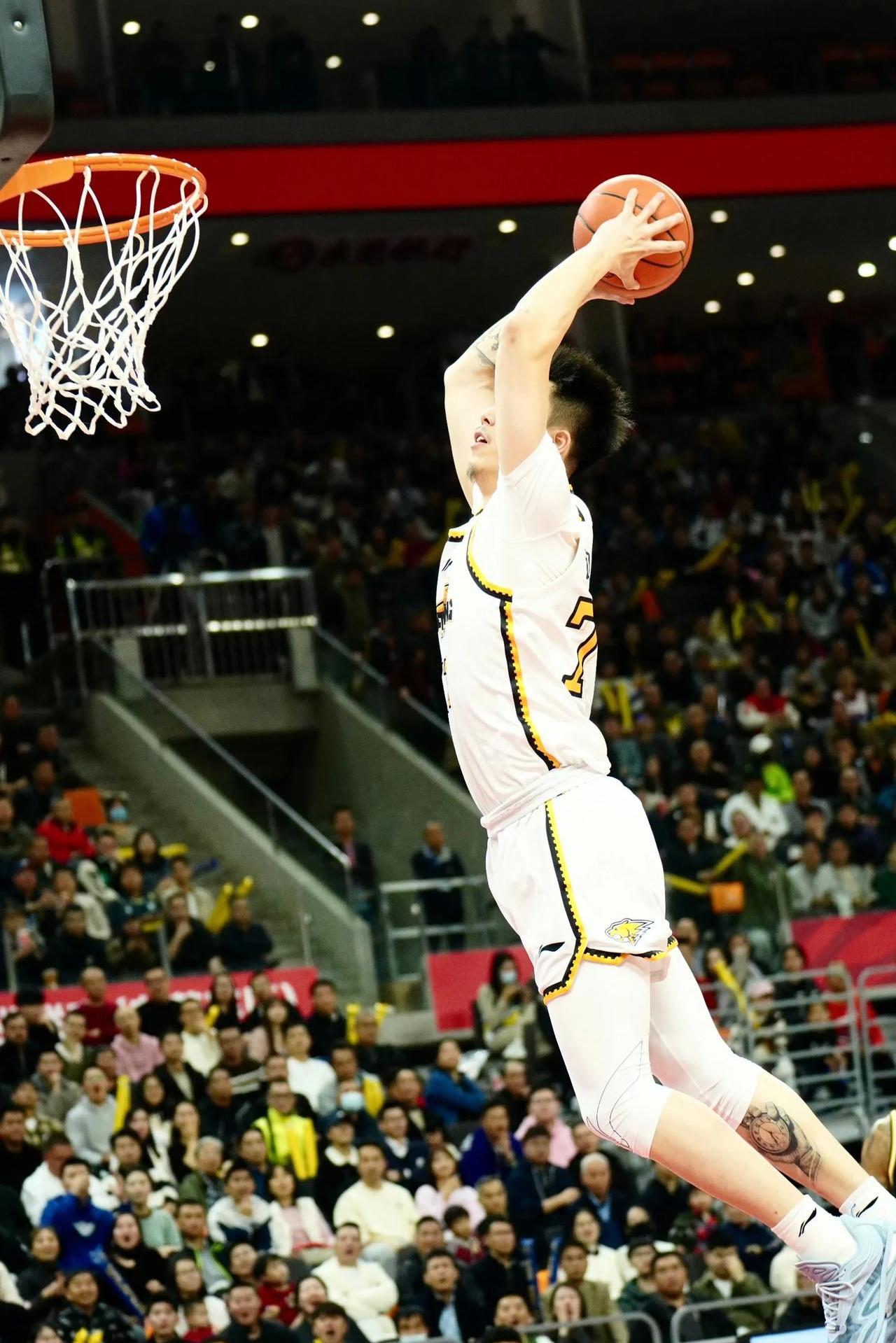 辽宁队在CBA季后赛中打出封盖,被誉为球迷泪目 辽宁队在CBA季后赛中打出封盖,被誉为球迷泪目