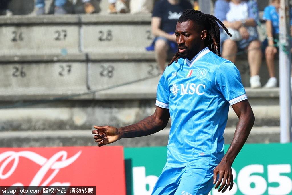 那不勒斯前锋伤退,攻击力大受损 那不勒斯前锋伤退,攻击力大受损