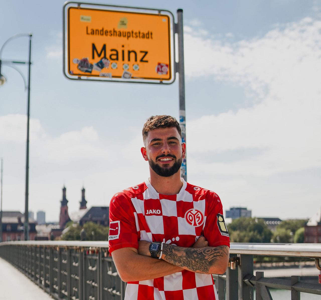 柏林赫塔主场逆转美因茨，实现三连胜的壮举的简单介绍