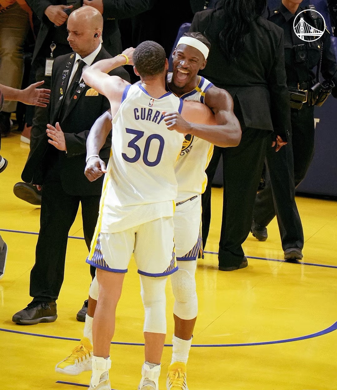 乐鱼体育app下载地址-勇士主场力克灰熊，库克轰27分