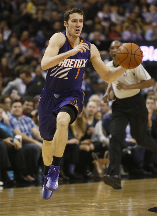 猛龙轻取骑士，豪取五连胜