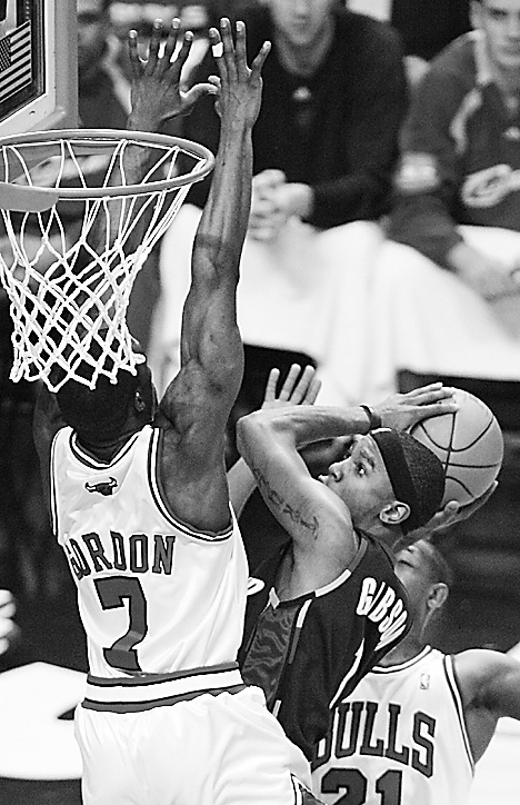 「公牛击溃骑士，实现反弹」的简单介绍