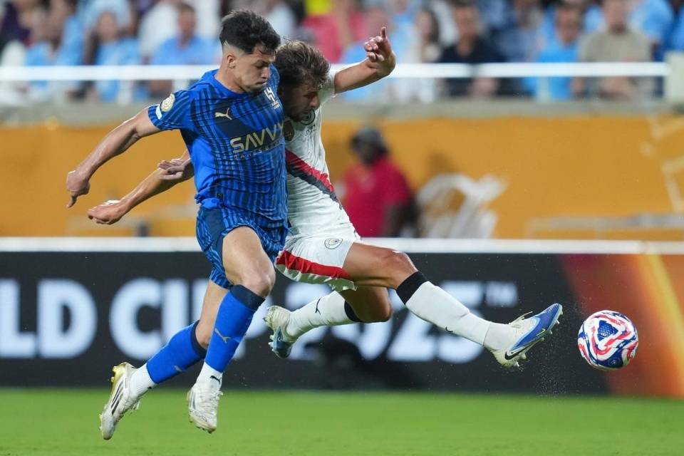 乐鱼体育电竞-曼城中场展现统治力，横扫对手