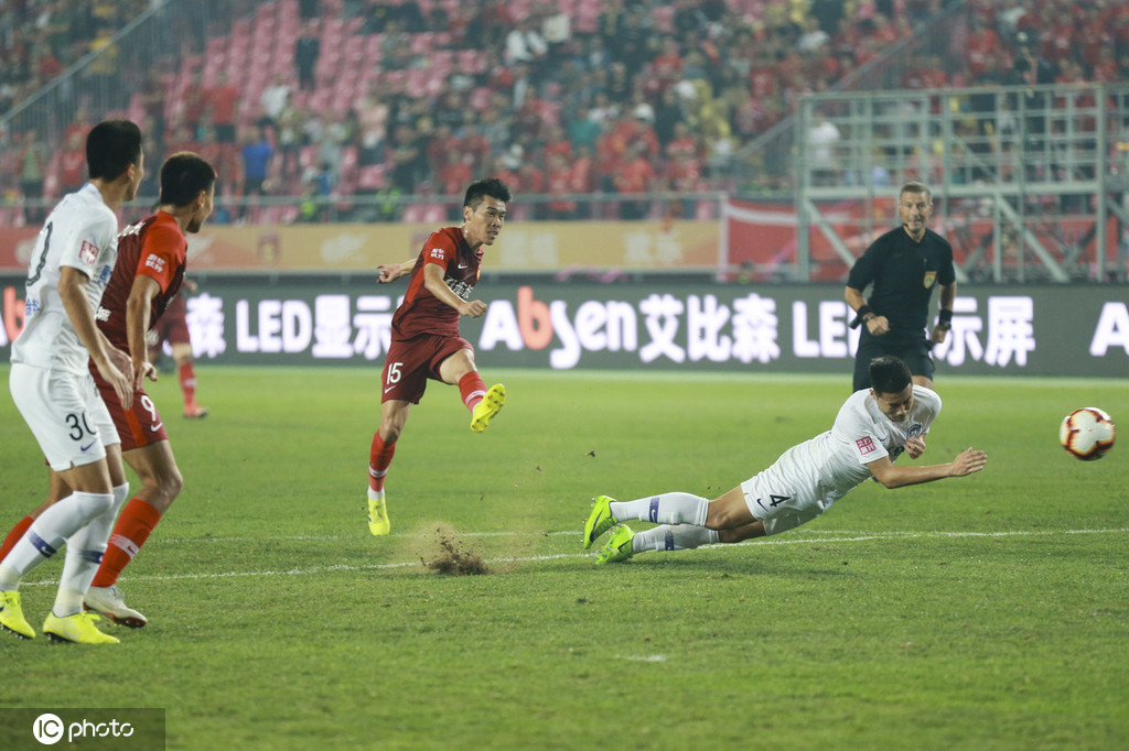 乐鱼体育视频-关于巴西国脚攻入制胜球，球队庆祝取得胜利的信息